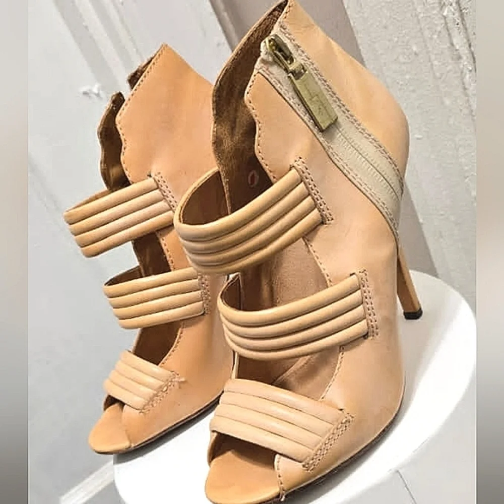 L.A.M.B Open Toe Tan Heels Leather Stilletos Sandals Women's Shoe Size 8M